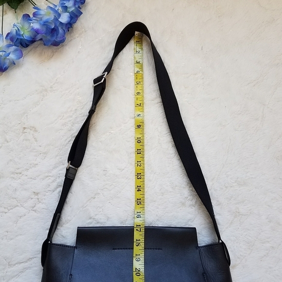 EVERLANE The Form Leather Tote Bag - Picture 8 of 11